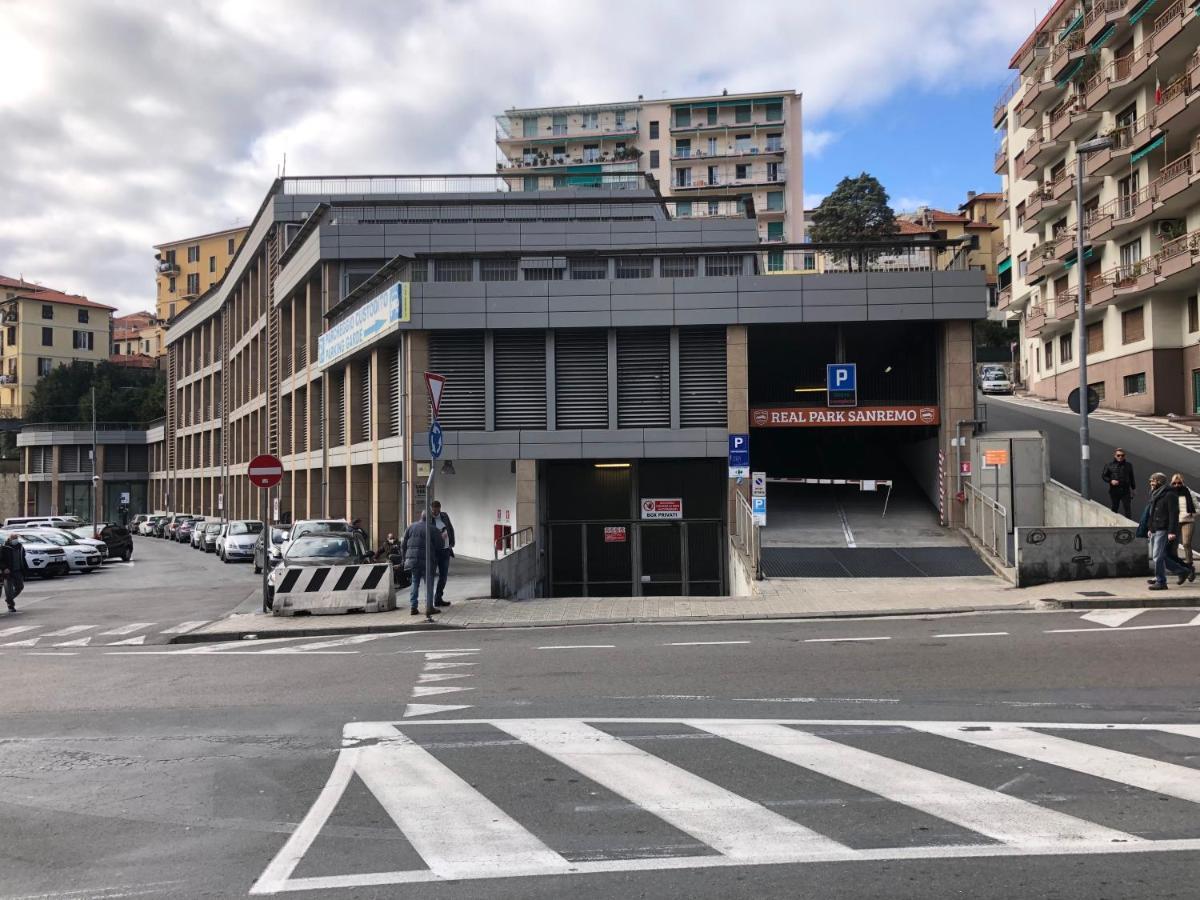 Appartamento Ai Piedi Della Pigna サンレモ エクステリア 写真